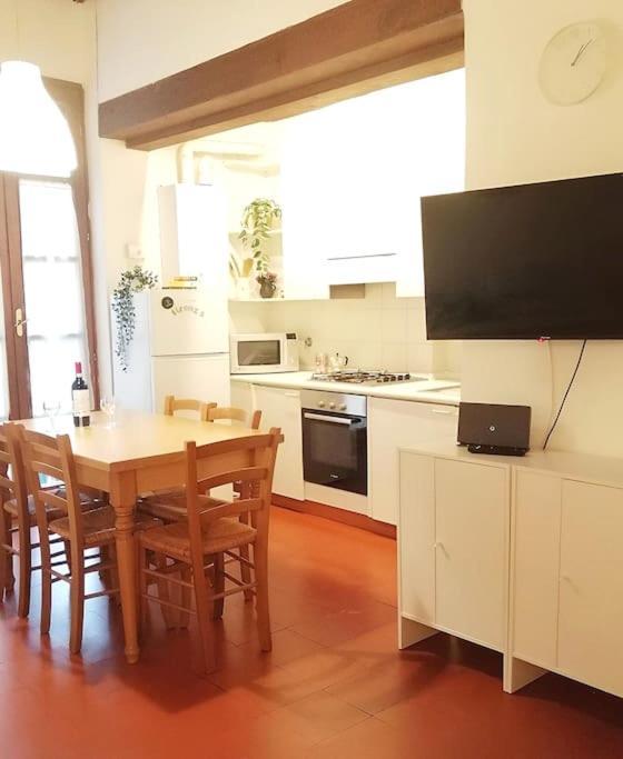 Cozy Apartment Near Train Station Firenze Eksteriør billede